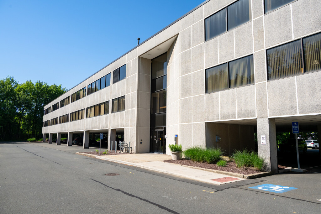 UConn Health office building at 195 Farmington Avenue in Farmington, Connecticut on May 22, 2024. (Tina Encarnacion/UConn Health Photo)