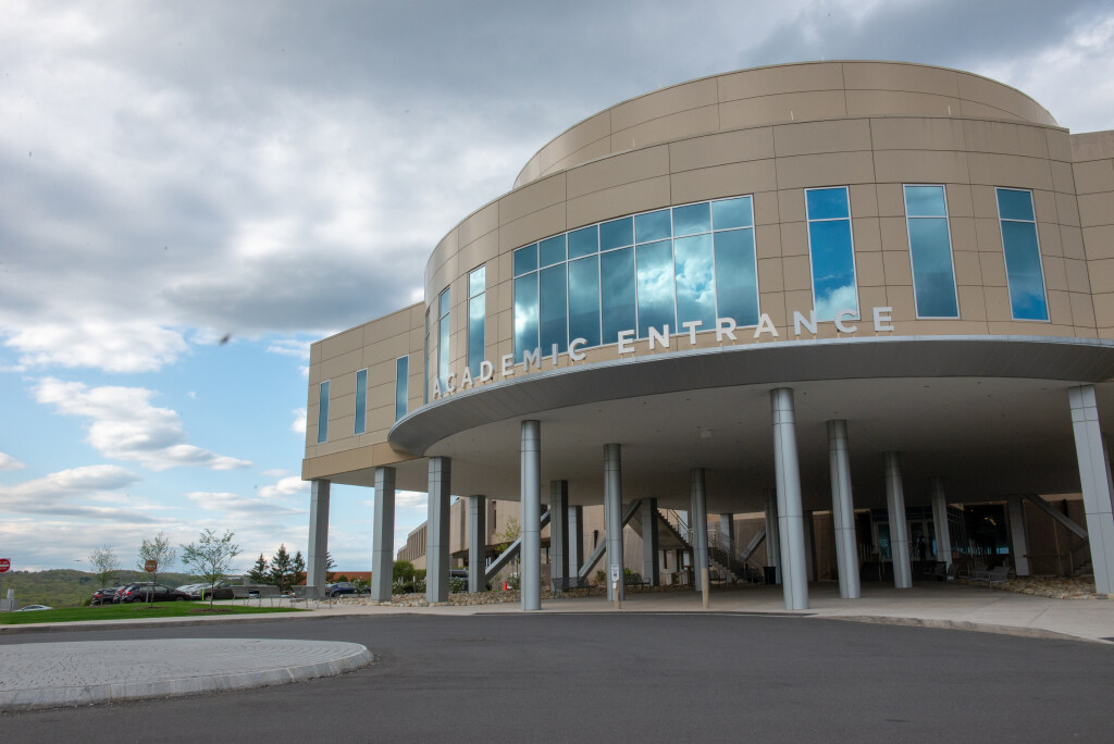 The academic rotunda entrance at UConn Health. May 7, 2018 (Tina Encarnacion/UConn Health)
